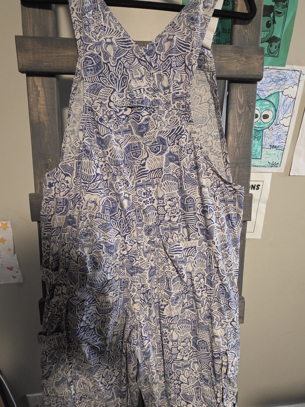 Duluth Trading Co Women's Heirloom Gardening Overalls Blue & White Floral Print - Picture 7 of 7